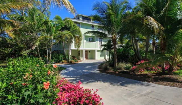 Gorgeous 4/5 Bedroom, 3 1\2 Baths, Heated Pool, Dock, Near Beach AND Bay