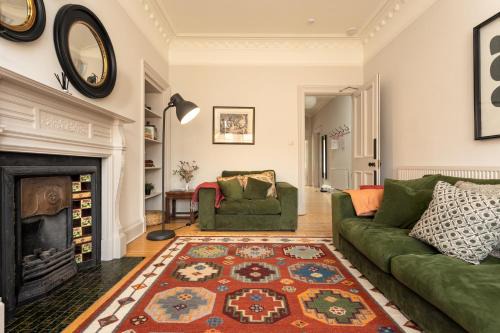 Gorgeous 4 bed Apartment right beside the Meadows