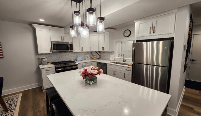 Gorgeous 4 bedroom condo - 10 minutes from Harbor Springs & Ski Resorts