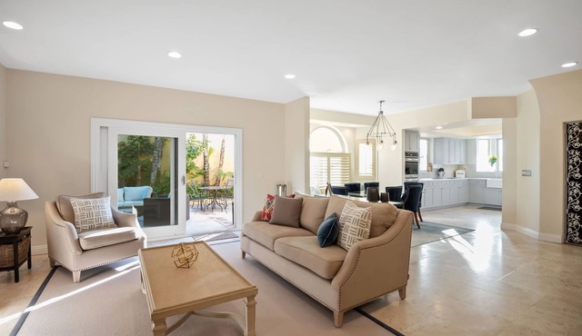 Gorgeous 4-bedroom home close to the beach