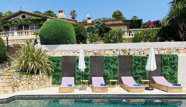 Gorgeous 4 bedroom, 3 bathroom villa with private pool & sea view in Mougins