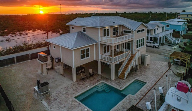 Gorgeous 4 bedroom 5 bath pool home with excellent boating