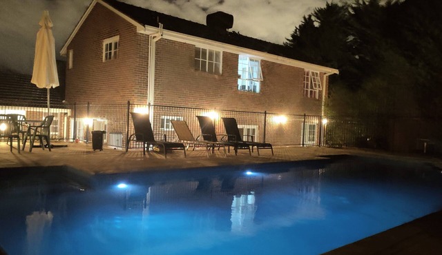 Gorgeous 4-Bedroom Home & Venue on a Mansion - an acre land with Pool & Garden n