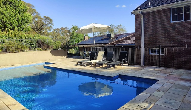 Gorgeous 4-Bedroom Home & Venue on a Mansion - an acre land with Pool & Garden n