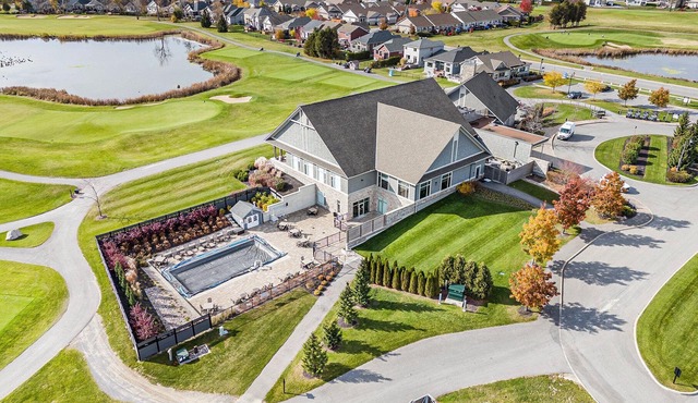 Gorgeous 4 bedroom house in Golf Course Community