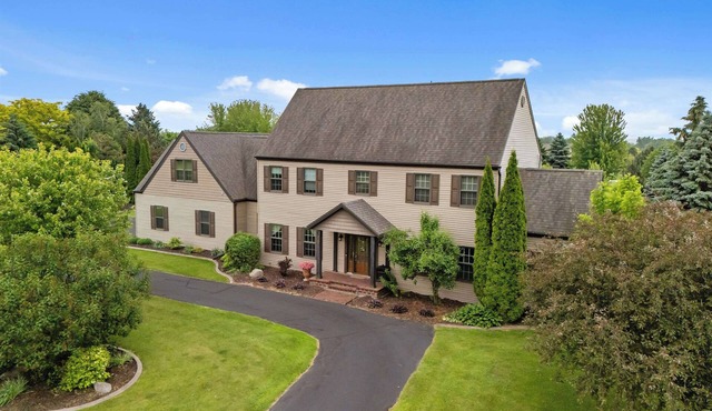 Gorgeous 4-bedroom house with AC in charming Winneconne