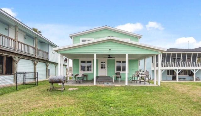 Gorgeous 4-bedroom house on the Colorado River in charming Matagorda, TX.