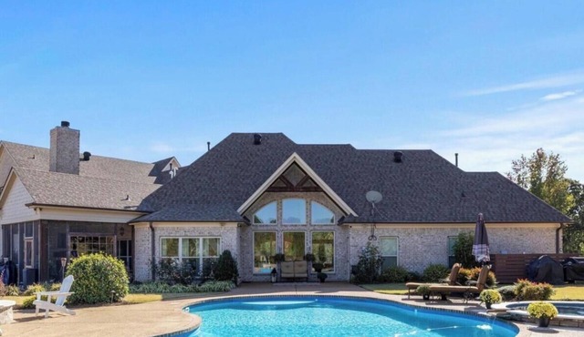 Gorgeous 4-bedroom house with luxurious outdoor space in friendly Hernando