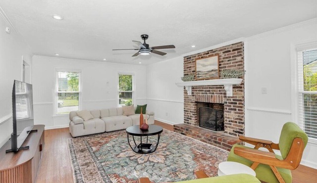 Gorgeous 4-Bedroom House with Parking for 6 Cars in Martinez