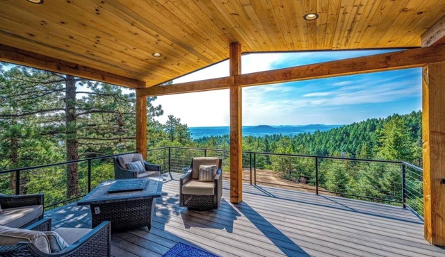 Gorgeous 4-bedroom house in Sedalia perfect for your getaway