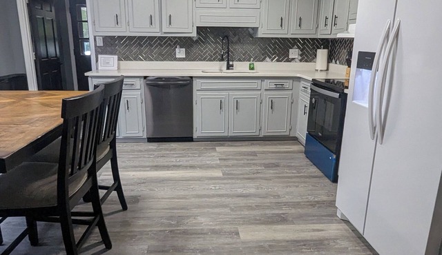 Gorgeous 4-bedroom house with AC in Albany