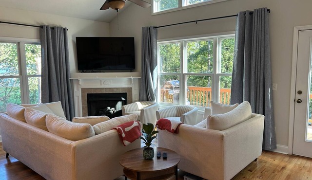 Gorgeous 4-bedroom lakefront house with private dock, 15 min. to Clemson.