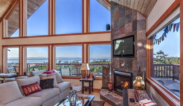 Gorgeous 4-Bedroom Island Retreat With Island/Water Views; Sleeps 12