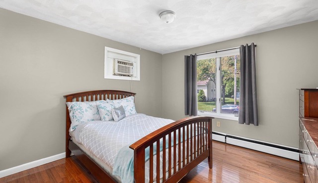 Gorgeous 4 bedroom house with a pool near Bonnet Shores