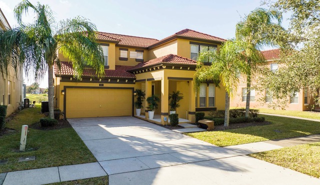 Gorgeous 4 Bedroom w Pool Close to Disney 920