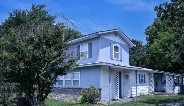 Gorgeous 4 bedroom With Arcade Country Living