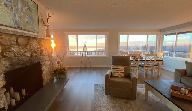 Gorgeous 4 BR+bonus 360 bay, mountain, city views-3mi from I-5