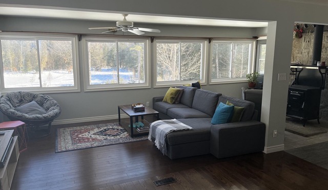 Gorgeous 4 season cottage on 15 Acres!