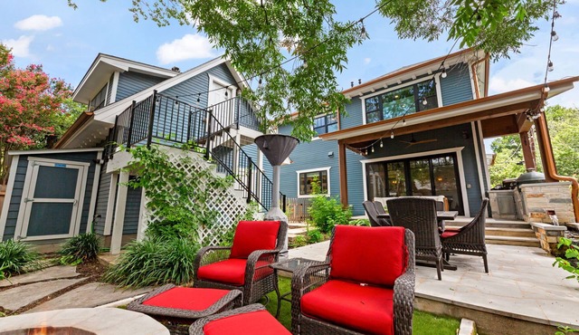 Gorgeous 4BD Plus Studio for 12 with Fire Pit & Near Downtown!