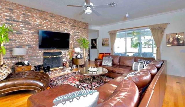 Gorgeous 4BR Home | University of Florida I Springs | Sleeps 15 - G01
