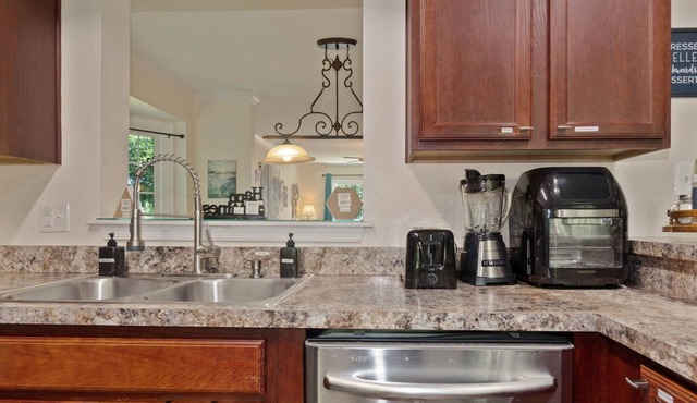 Gorgeous 4BR w/Air Hockey/foosball Lakeridge Home
