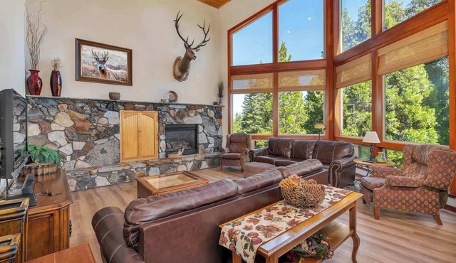 Gorgeous 5 BDR Traviloli Mountain Retreat for 10!