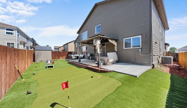 Gorgeous 5 Bedroom, 2.5 Bath | Hot Tub | Fire Pit | GameRoom