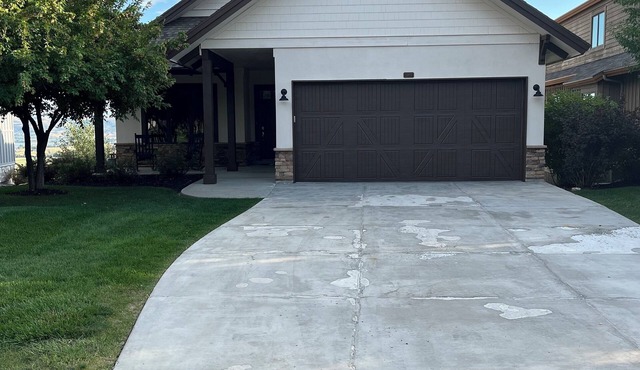 Gorgeous 5 bedroom 4.5 bath home with incredible mountain and lake views.