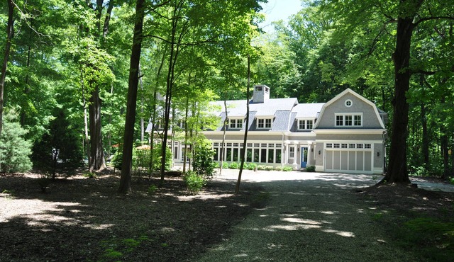 Gorgeous 5 bedroom 4.5 bath home with all amenities. Sleeps 16 comfortably!