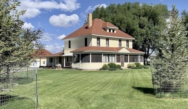 Gorgeous 5 Bedroom 4 Bath Home on the White River