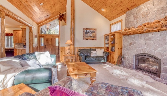 Gorgeous 5 Bedroom/5 Bathroom Home w/Hot Tub, A/C, Bikes and More!