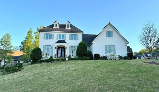 Gorgeous 5-bedroom AU Club Gameday House w/Pool!