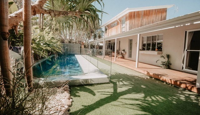 Gorgeous 5 bedroom beach house. Dog/Kid Friendly.