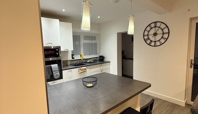 Gorgeous 5-bedroom house in soothing Orpington neighborhood