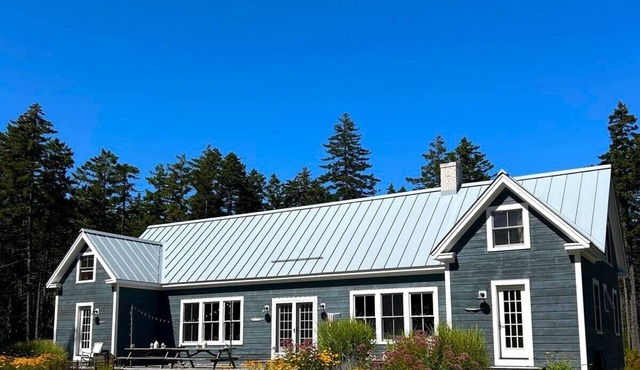 Gorgeous 5-bedroom house on St. George's river perfect for your getaway