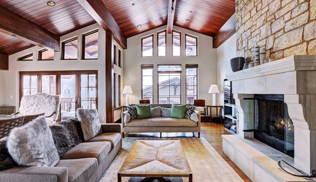Gorgeous 5 Bedroom Private Chalet in Vail Village Save 20% on 7+ Nights!
