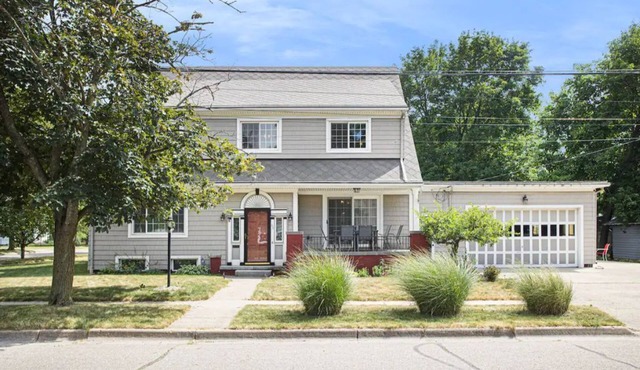 Gorgeous 5 bedroom Historic Home in Battle Creek