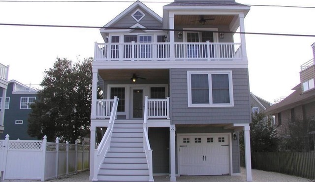 GORGEOUS 5 BEDROOM OCEANSIDE HOME!