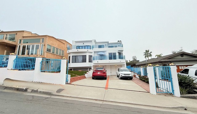 Gorgeous 6-bedroom 5 bathroom villa with parking in charming Del Mar!