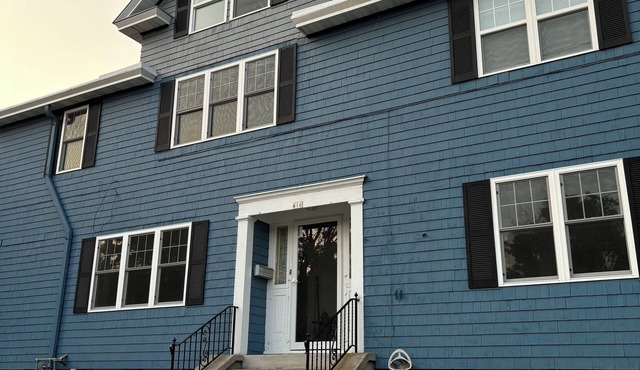 Gorgeous 6-bedroom house. Sleeps 16. .3 mile from the beach!