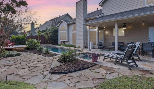 Gorgeous 6BR 3,5 Bth Home with Pool and Game Room