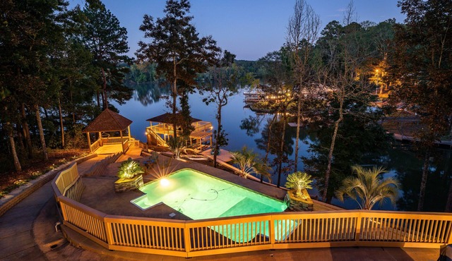 Gorgeous 6BR Lake Home: Pool, Hot Tub, Multi-Family