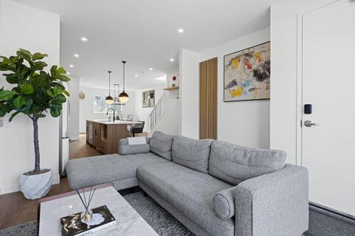 Gorgeous 6BR Luxury Home Downtown Views