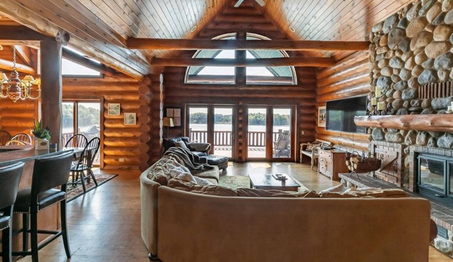 Gorgeous 7 bdrm loglodge fireplaces sauna hottub sleeps 24 great view pier boats