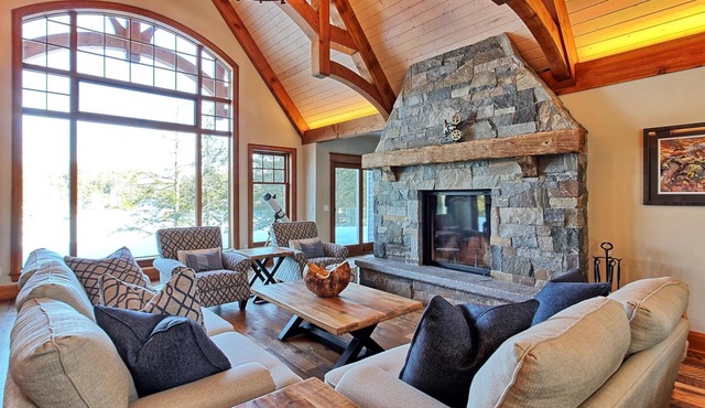 Gorgeous 7 Bed, 6 Bath Family Cottage on Lake Rosseau! Muskoka Room! Pool Table!
