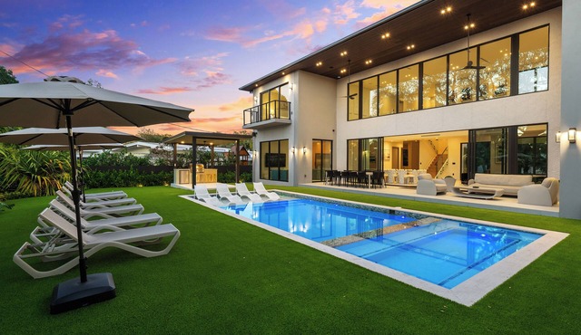 Gorgeous 9BR Villa Jasper
