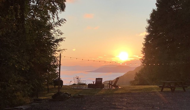Gorgeous Airstream with Amazing Views on Secluded Property!