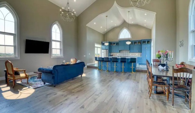 Gorgeous and Convenient Chapel House!