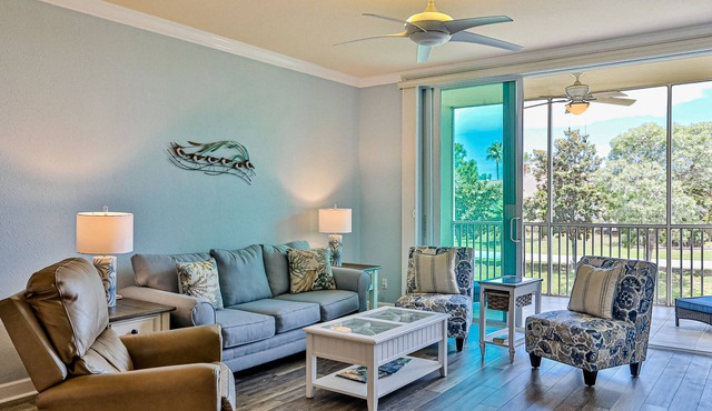 Gorgeous and quiet condo with pool, lanai, golf, balcony, washer/dryer, & WiFi