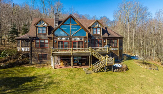 Gorgeous and spacious Adirondack home with in-ground pool